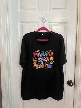 Black Graphic Tee - "Mañana Será Bonito"